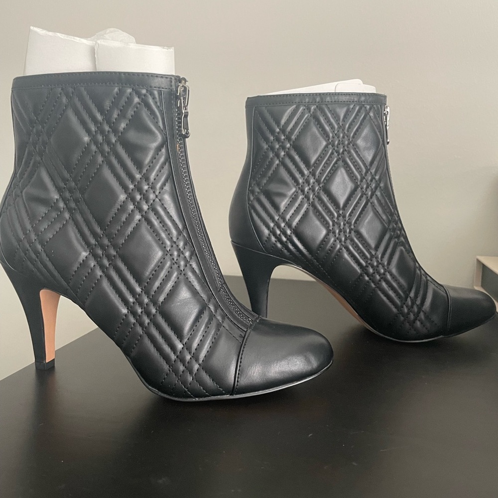 Kelly & Katie Breanne-Kk. Size 6. Black Leather